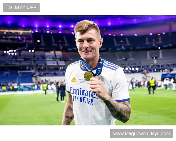 克罗斯再展中场大师风范，统领德国攻防