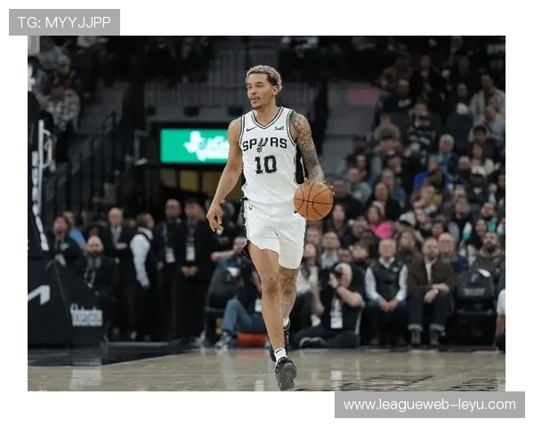 索汉扛起篮板 马刺内线显硬度