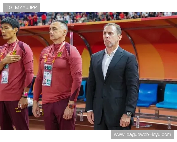 西蒙尼执教成功背后：战术纪律与团队凝聚力的完美结合