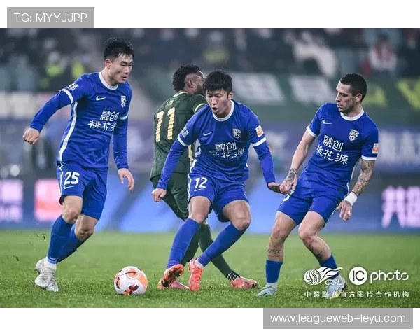 恰尔汗奥卢无球跑动惊艳全场,球队进攻效率大幅提升 恰尔汗奥卢无球跑动惊艳全场,球队进攻效率大幅提升